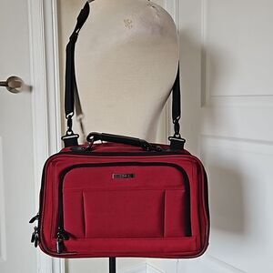 Skyway Women's Shoulder Carry-On Luggage Bag Red/Bag 17"-11"